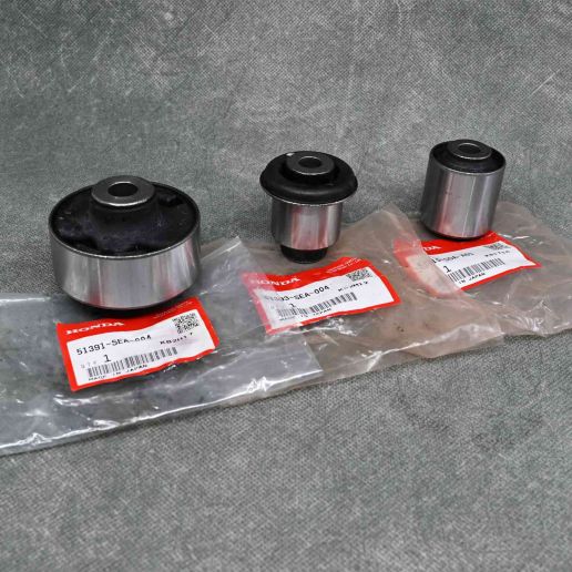 OEM zestaw tulei przedniego dolnego wahacza Accord 7gen 03-08 SEDAN