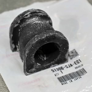 OEM guma stabilizatora PRZÓD Legend 4gen 07-08