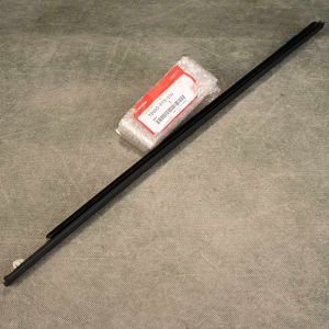 72950-ST3-E00, 72950ST3E00 OEM listwa zgarniająca szyby LEWA TYLNA Civic 6gen 96-00 5D strona kierowcy