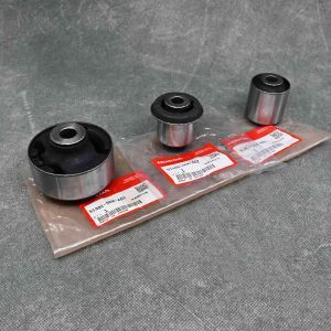 OEM zestaw tulei przedniego dolnego wahacza Accord 7gen 03-08 TOURER