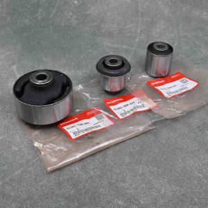 OEM zestaw tulei przedniego dolnego wahacza Accord 8gen 08-15